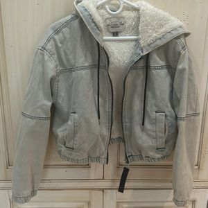 Jean jacket with faux fur inside
